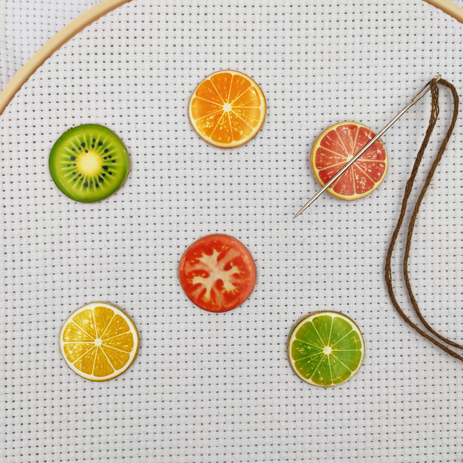 Fruit Needle Minder Magnetic K - огляд і ціна Sewing Pin Cushion