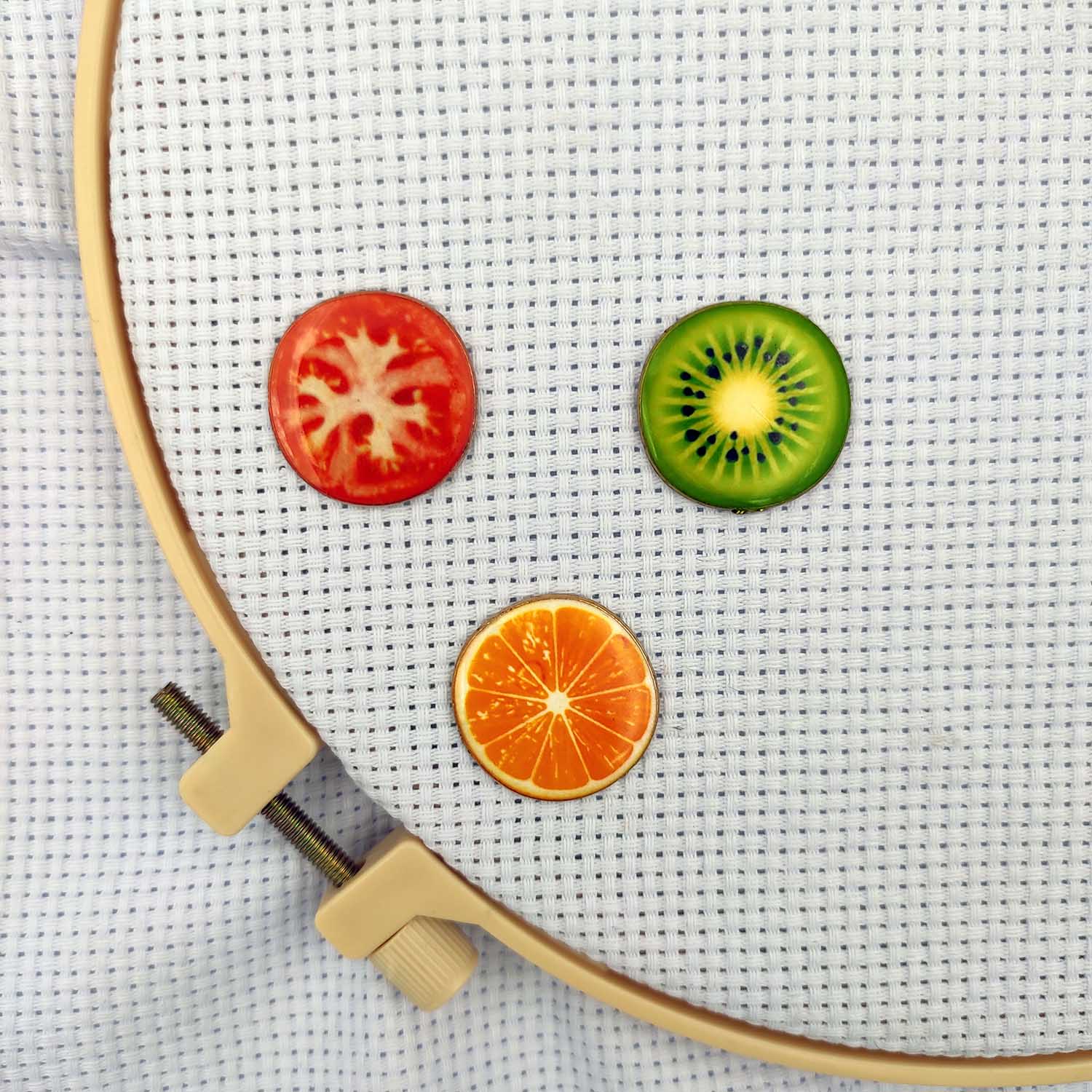 Fruit Needle Minder Magnetic K - огляд і ціна Sewing Pin Cushion