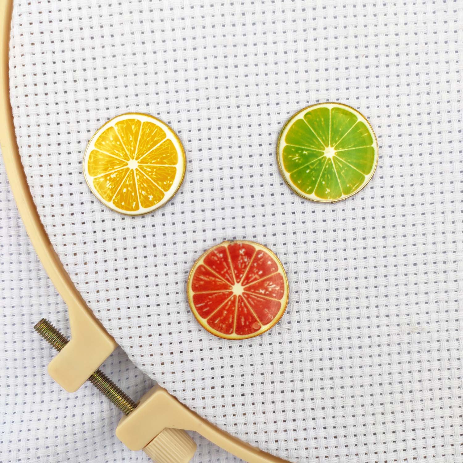 Fruit Needle Minder Magnetic K - огляд і ціна Sewing Pin Cushion